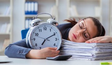 How Sleep Late Affects Our Skin?